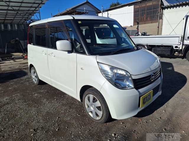 2011 Nissan ROOX