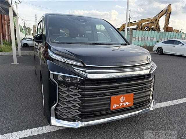 2022 Toyota Voxy
