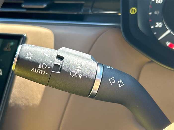 Land Rover Range Rover Sport 2023 — миниатюра 11