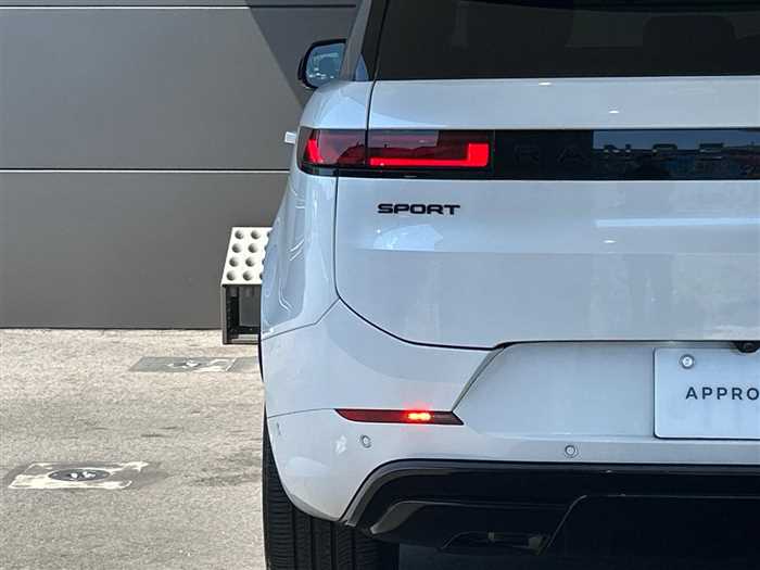 Land Rover Range Rover Sport 2024 — миниатюра 10