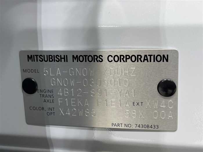 Mitsubishi OUTLANDER PHEV 2023 — фото 3 купить в Москве