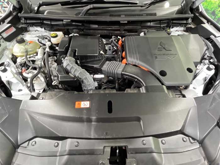 Mitsubishi OUTLANDER PHEV 2023 — фото 8 купить в Москве