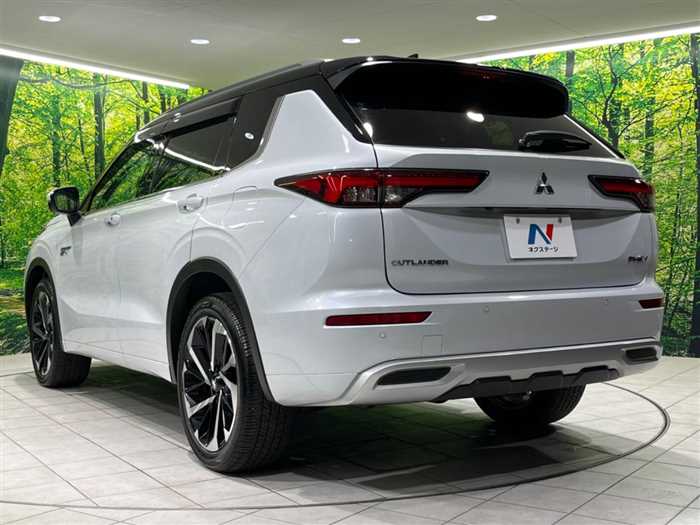 Mitsubishi OUTLANDER PHEV 2023 — фото 9 купить в Москве