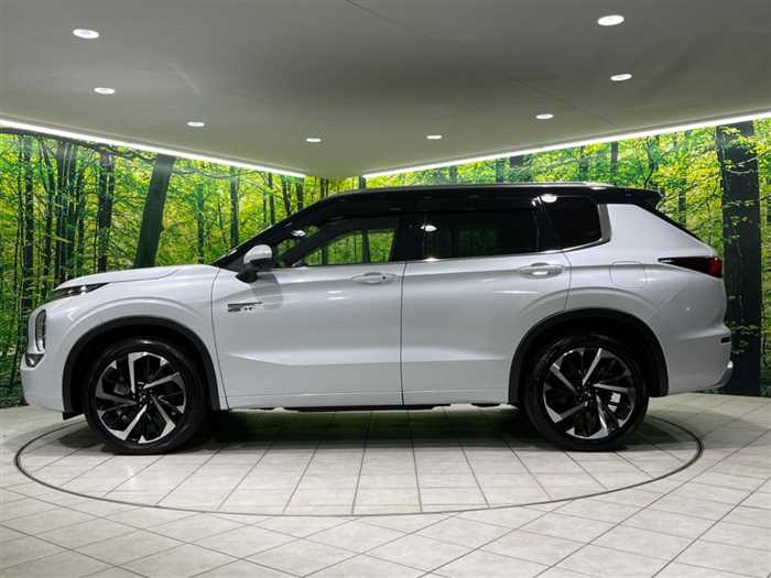 Mitsubishi OUTLANDER PHEV 2023 — фото 10 купить в Москве