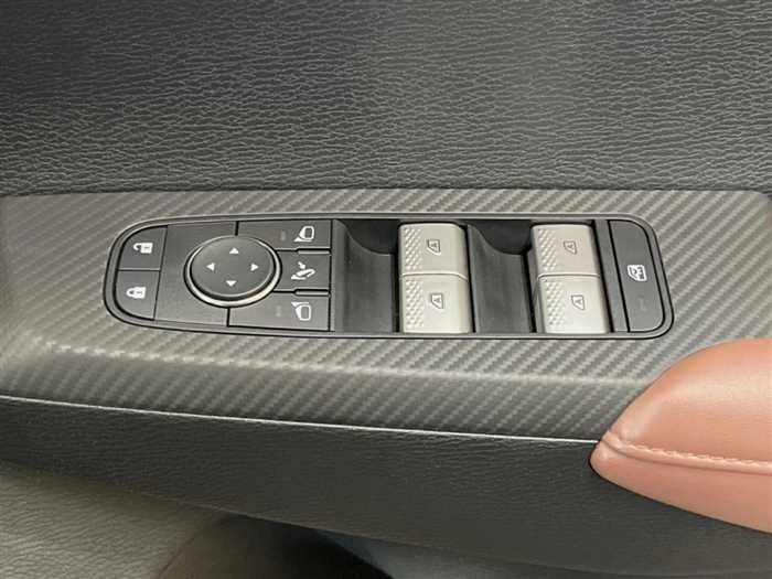 Mitsubishi OUTLANDER PHEV 2025 — фото 10 купить в Москве