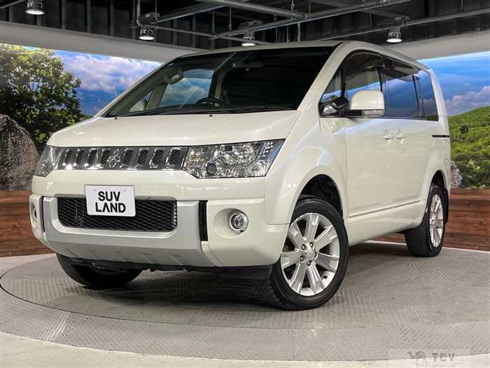 2015 Mitsubishi Delica D5