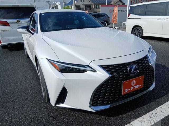 2021 Lexus IS