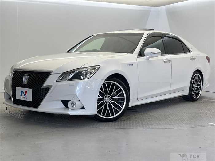 2013 Toyota Crown Hybrid