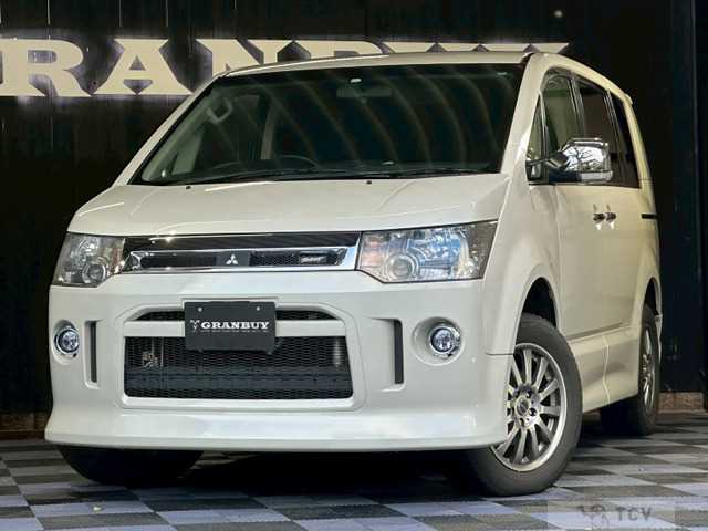 2011 Mitsubishi Delica D5