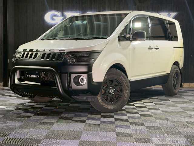 2012 Mitsubishi Delica D5
