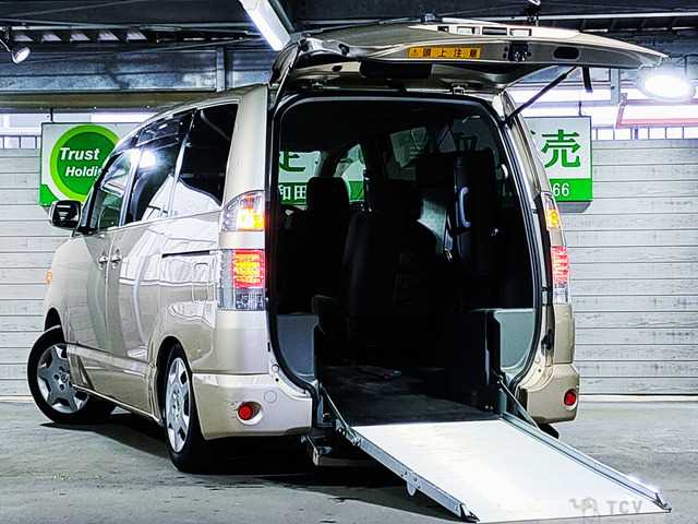 2005 Toyota Voxy