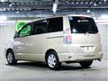 2005 Toyota Voxy