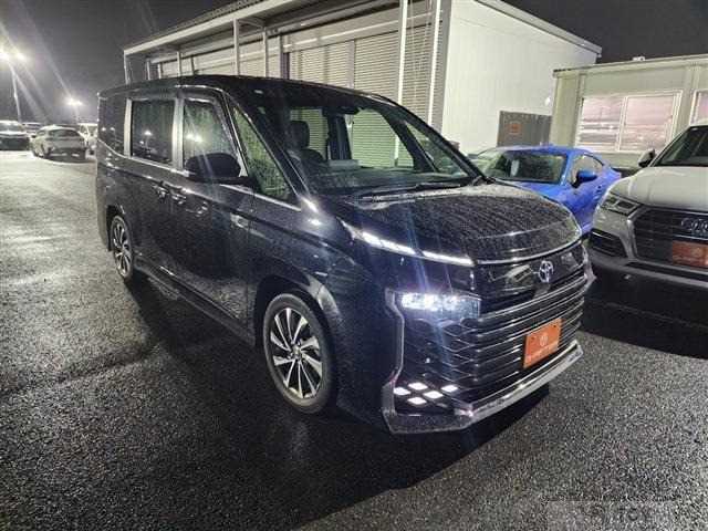 2023 Toyota Voxy