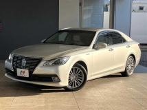 2013 Toyota Crown Hybrid