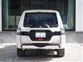2016 Mitsubishi Pajero