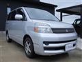 2004 Toyota Voxy