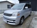 2004 Toyota Voxy
