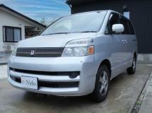 2004 Toyota Voxy