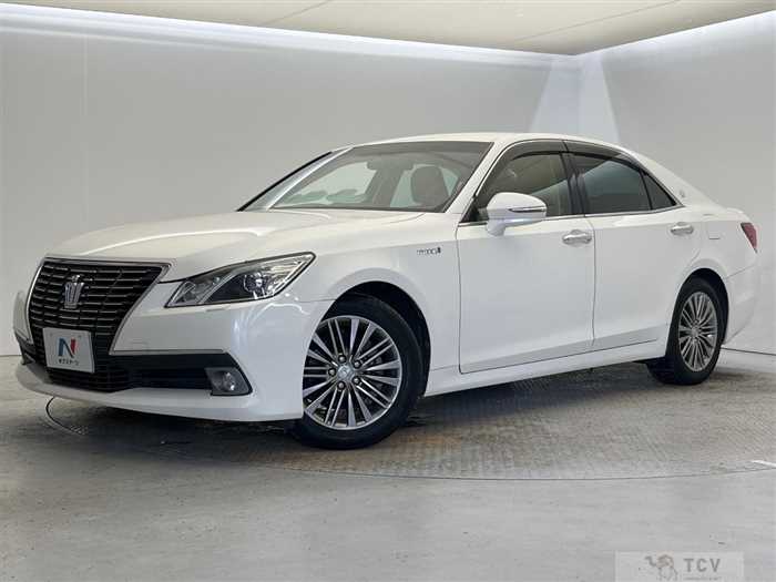 2013 Toyota Crown Hybrid
