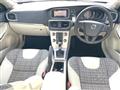 2020 Volvo V40
