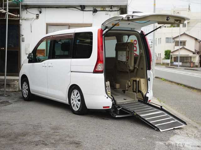 2010 Nissan Serena