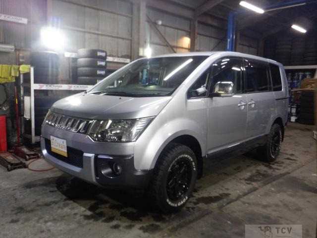 2011 Mitsubishi Delica D5