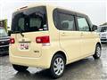 2011 Daihatsu Tanto