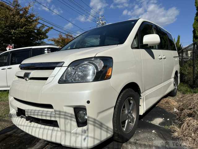2005 Toyota Noah