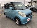 2011 Nissan ROOX