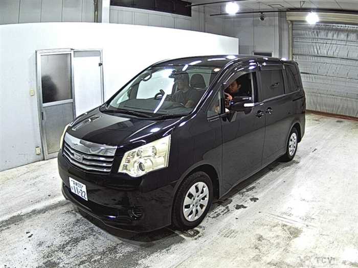 2010 Toyota Noah