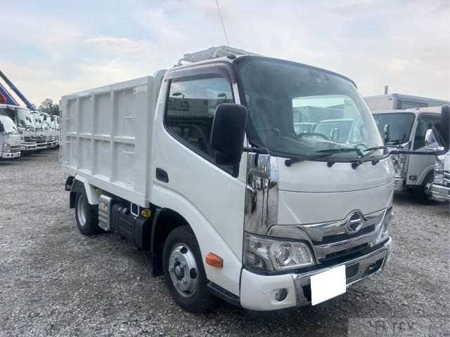 2025 Hino Dutro