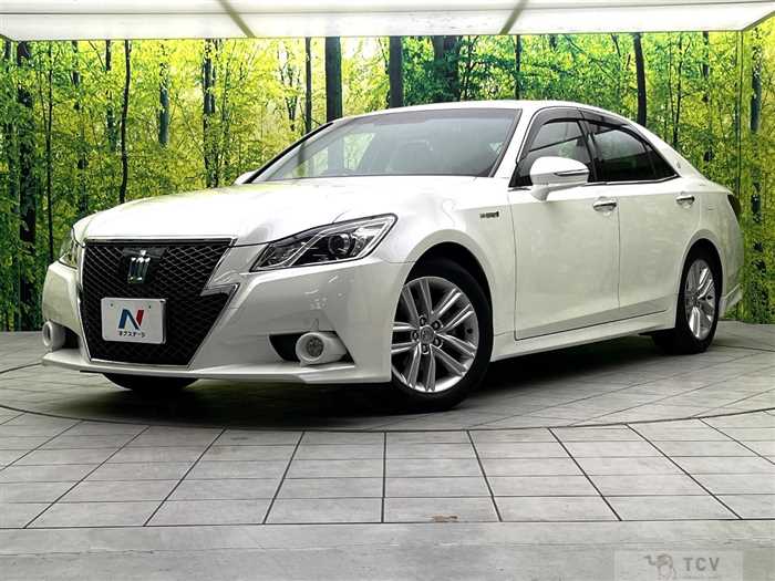 2013 Toyota Crown Hybrid