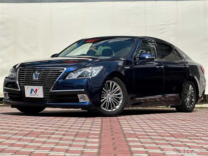 2013 Toyota Crown Hybrid