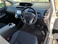 2015 Toyota PRIUS α