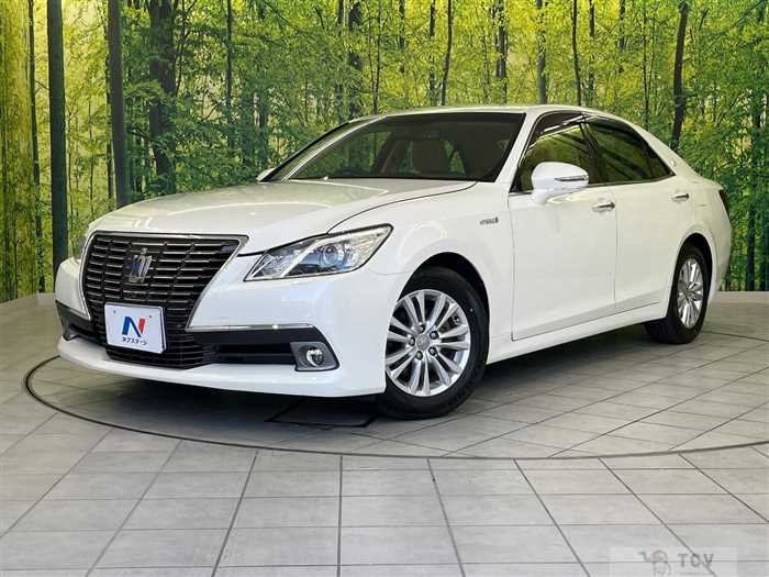 2013 Toyota Crown Hybrid