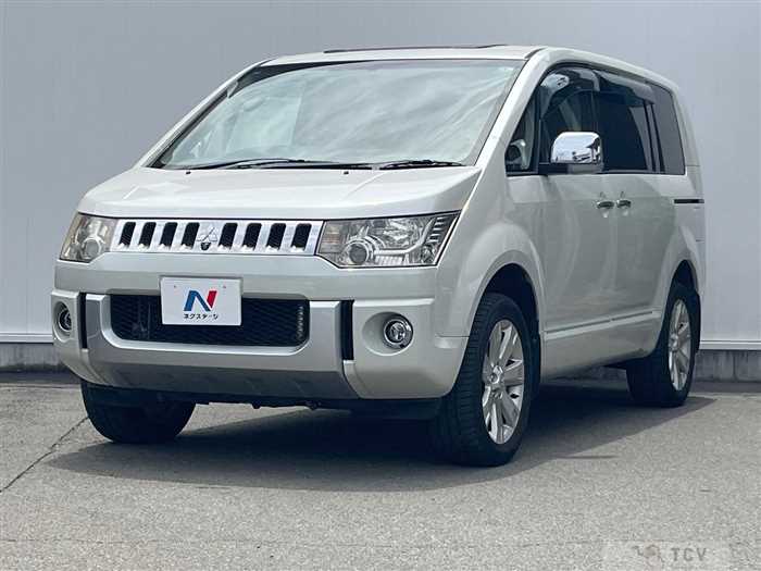 2011 Mitsubishi Delica D5
