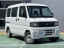 2010 Mitsubishi Minicab Van