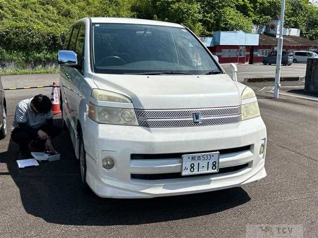 2006 Toyota Voxy