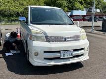 2006 Toyota Voxy