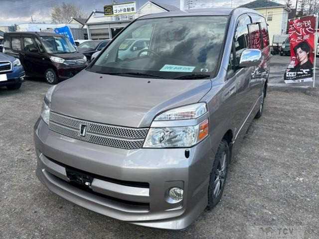 2005 Toyota Voxy