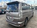 2005 Toyota Voxy