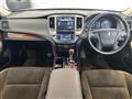 2013 Toyota Crown Hybrid