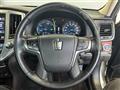 2013 Toyota Crown Hybrid