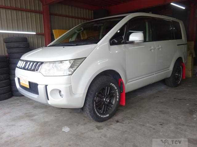 2011 Mitsubishi Delica D5