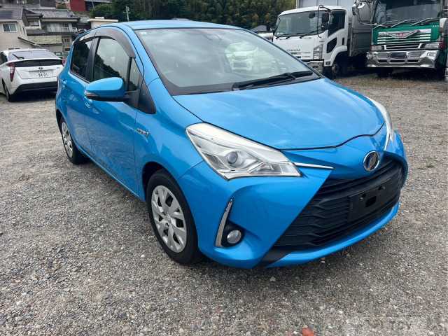 2017 Toyota Vitz