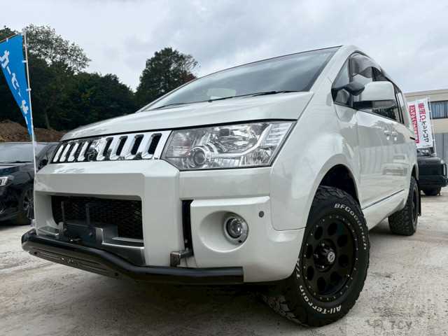 2019 Mitsubishi Delica D5