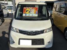 2011 Nissan ROOX