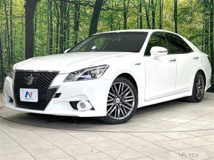 2013 Toyota Crown Hybrid