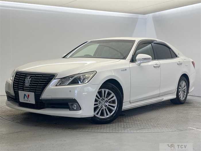 2013 Toyota Crown Hybrid