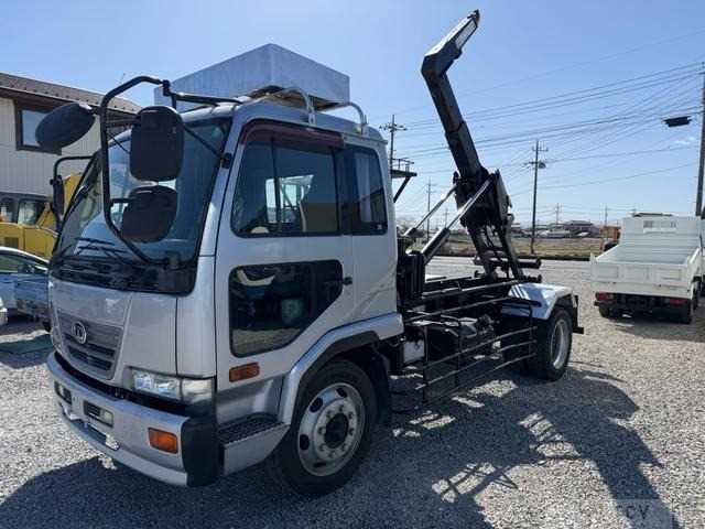 2003 Nissan Condor